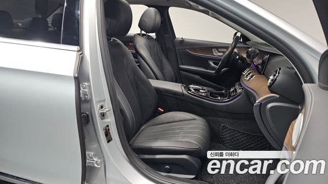 Mercedes-Benz E-Class 2020 — Фото 12/20