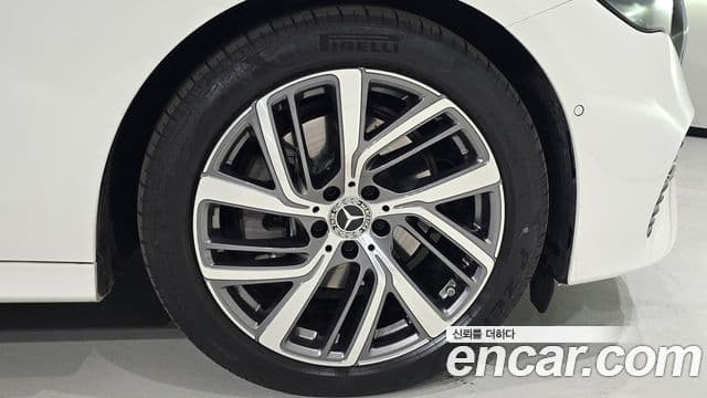 Mercedes-Benz E-Class 2025 — Фото 4/20