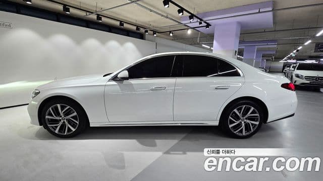 Mercedes-Benz E-Class 2025 — Фото 6/20