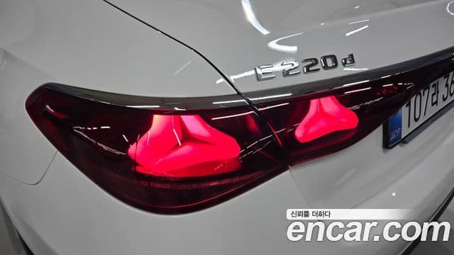 Mercedes-Benz E-Class 2025 — Фото 12/20