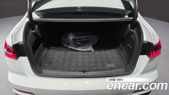 Audi A6 2021 — Şəkil 18/20