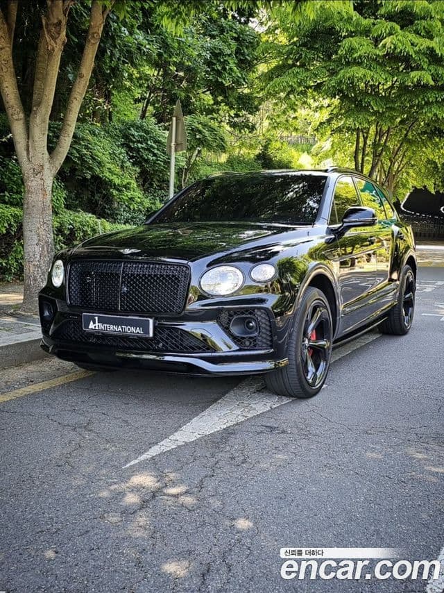 Bentley Bentayga 2022 — ფოტო 2/20