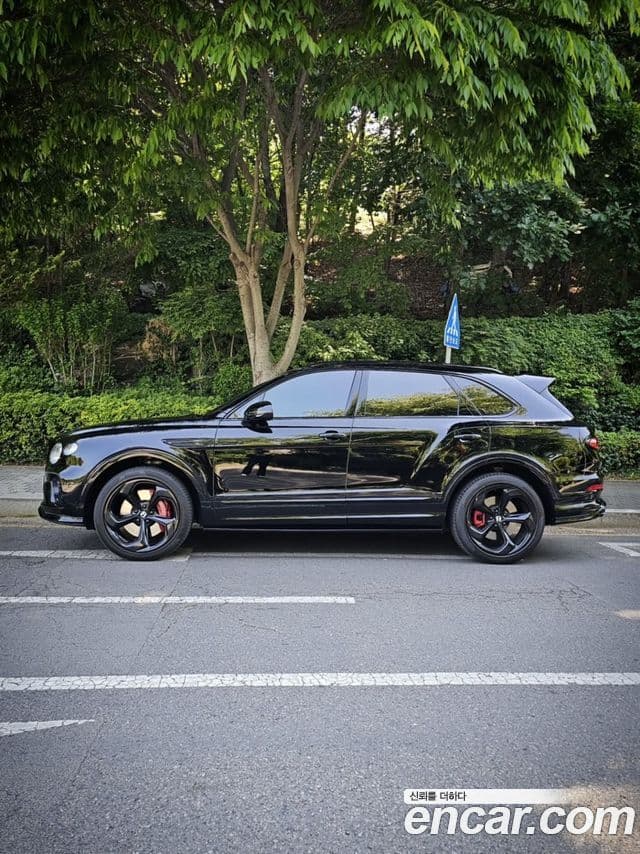 Bentley Bentayga 2022 — ფოტო 1/20