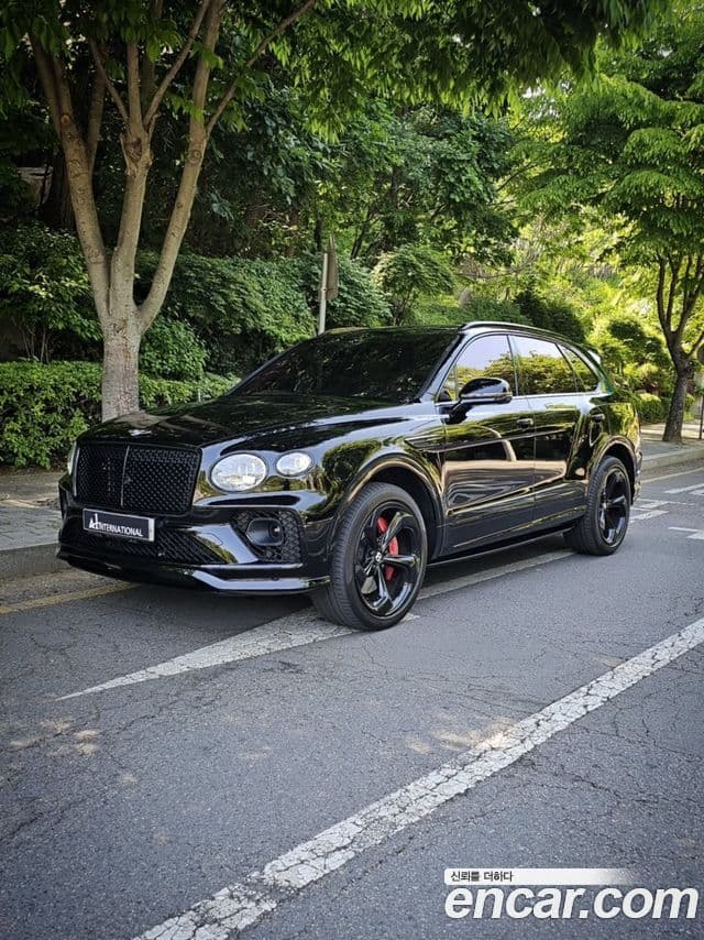 Bentley Bentayga 2022 — ფოტო 9/20