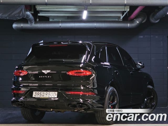 Bentley Bentayga 2022 — ფოტო 7/20
