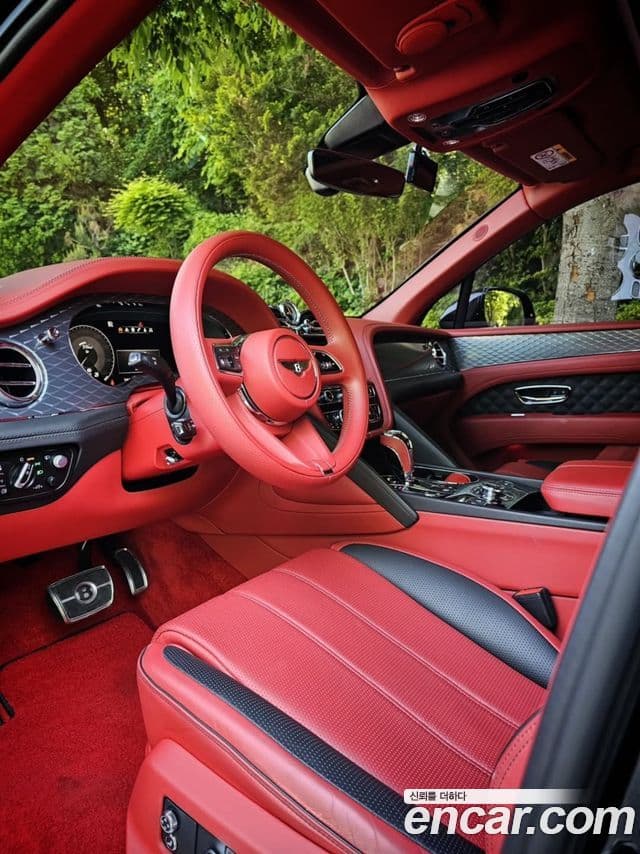Bentley Bentayga 2022 — ფოტო 15/20