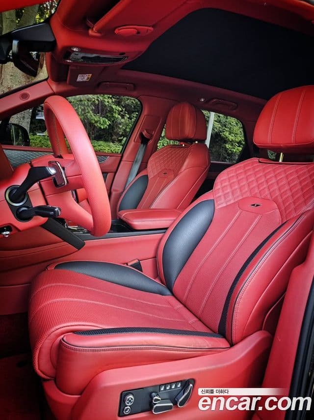 Bentley Bentayga 2022 — ფოტო 11/20