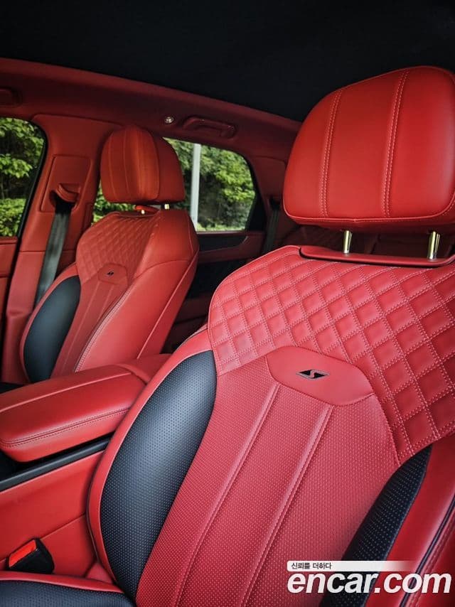 Bentley Bentayga 2022 — ფოტო 10/20