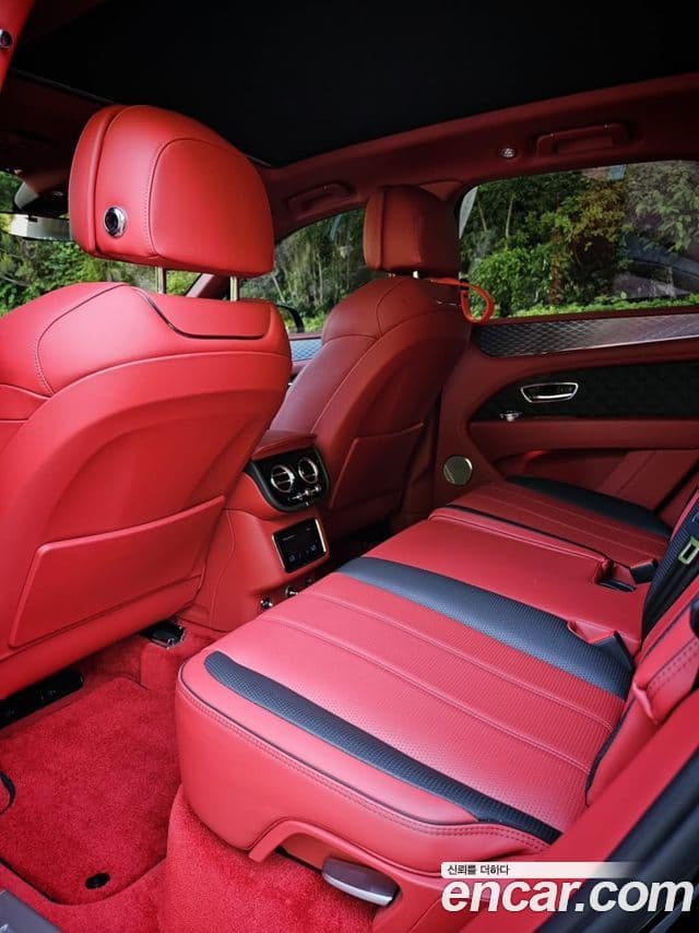 Bentley Bentayga 2022 — ფოტო 18/20