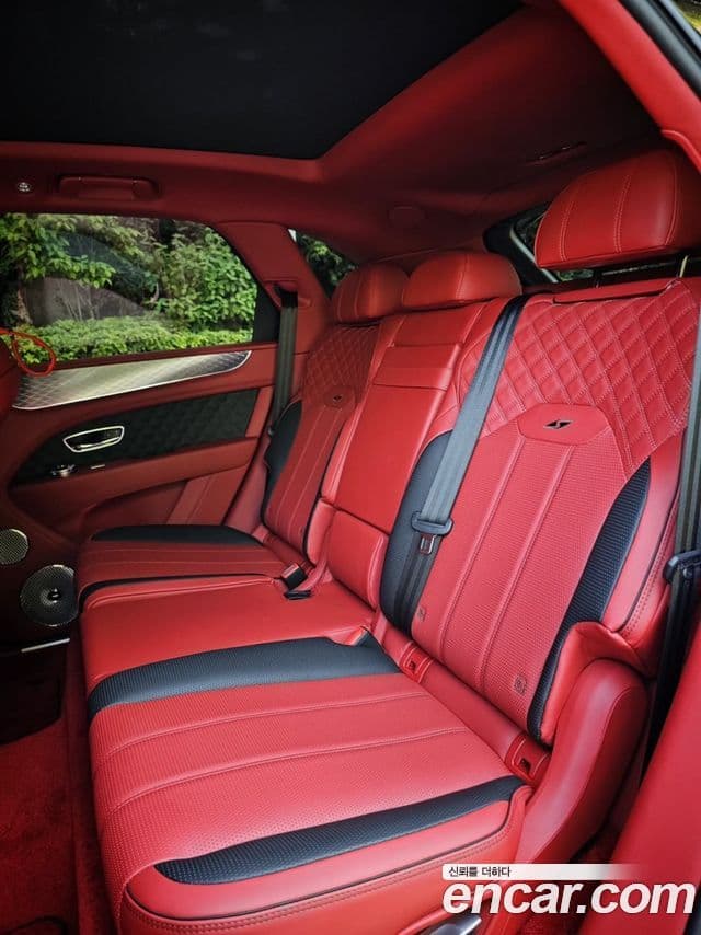 Bentley Bentayga 2022 — ფოტო 4/20