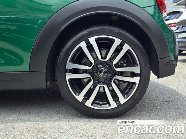 Mini Cooper S 2024 — ფოტო 8/20