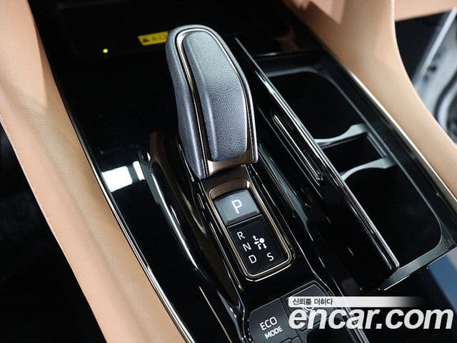 Toyota Alphard 2023 — Photo 5/20