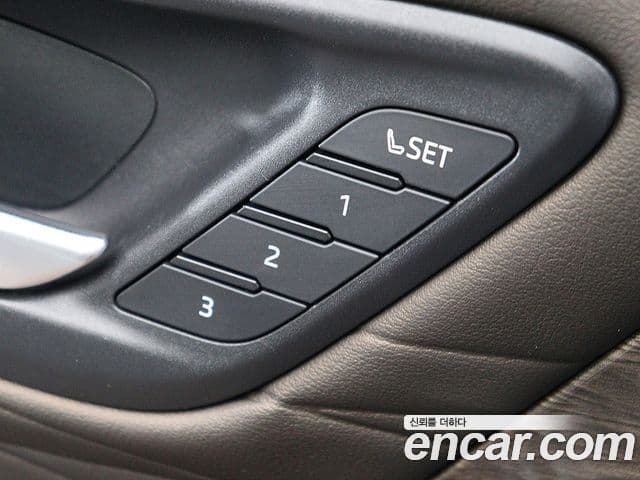 Toyota Alphard 2023 — Photo 12/20