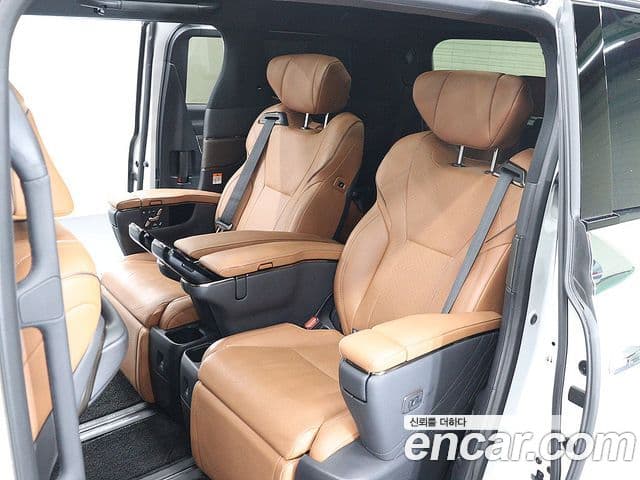 Toyota Alphard 2023 — Photo 15/20