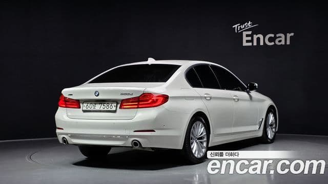 BMW 5 Series 2019 — ფოტო 2/20