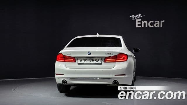 BMW 5 Series 2019 — ფოტო 4/20