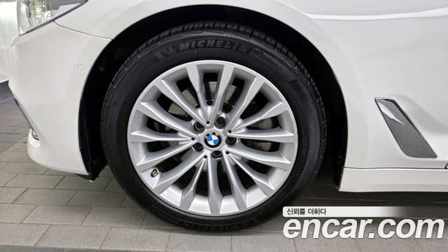 BMW 5 Series 2019 — ფოტო 5/20