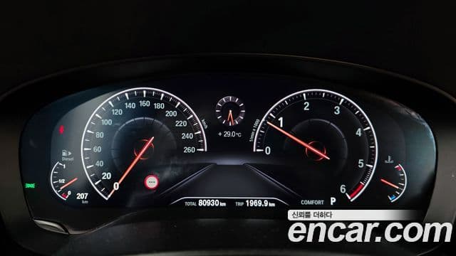 BMW 5 Series 2019 — ფოტო 8/20
