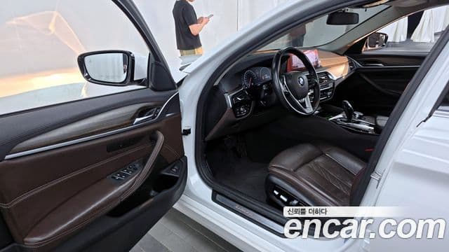 BMW 5 Series 2019 — ფოტო 10/20