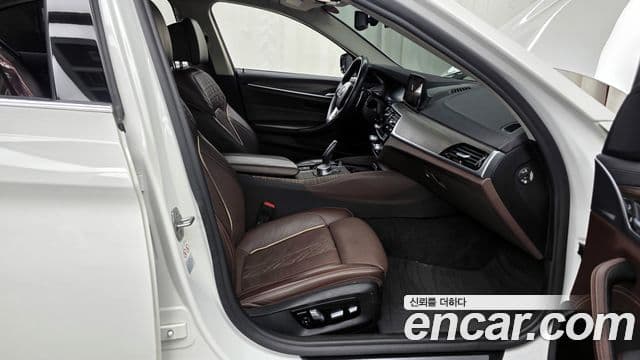 BMW 5 Series 2019 — ფოტო 11/20