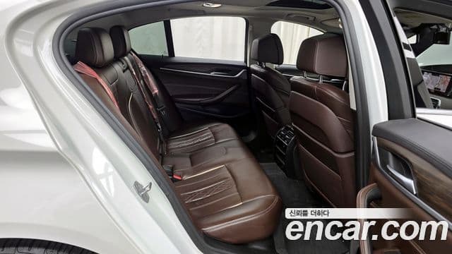 BMW 5 Series 2019 — ფოტო 12/20