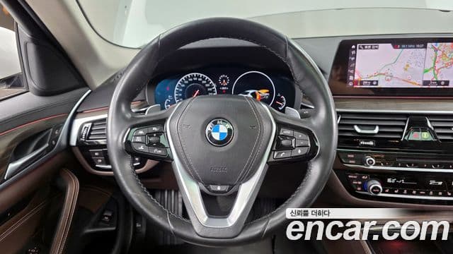 BMW 5 Series 2019 — ფოტო 13/20