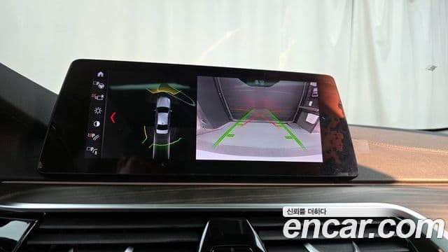 BMW 5 Series 2019 — ფოტო 15/20