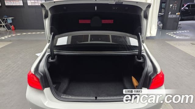 BMW 5 Series 2019 — ფოტო 20/20