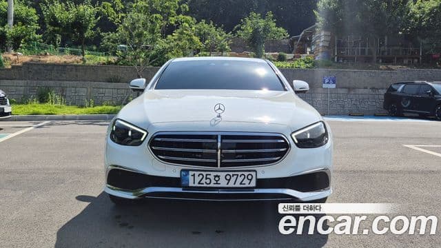 Mercedes-Benz E-Class 2023 — ფოტო 2/19