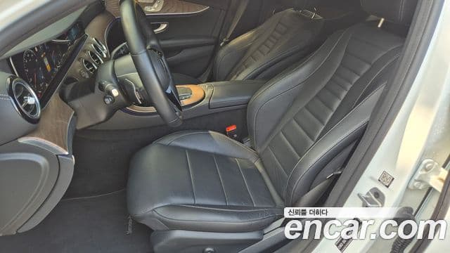 Mercedes-Benz E-Class 2023 — ფოტო 7/19