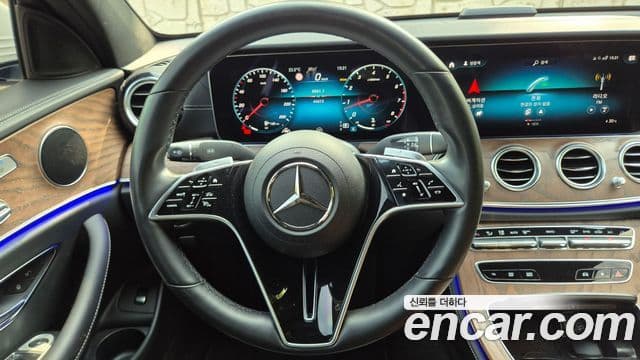 Mercedes-Benz E-Class 2023 — фото 9 из 19