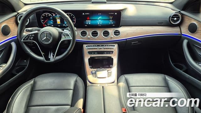 Mercedes-Benz E-Class 2023 — ფოტო 15/19