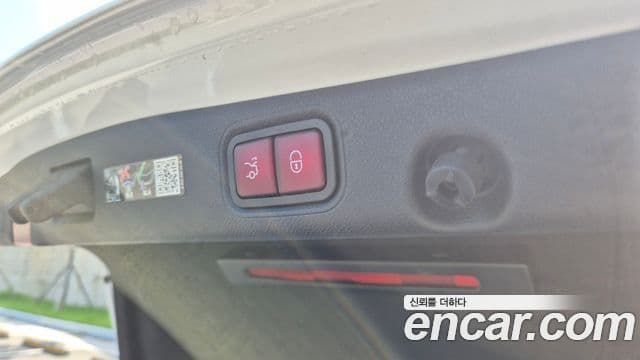 Mercedes-Benz E-Class 2023 — ფოტო 19/19