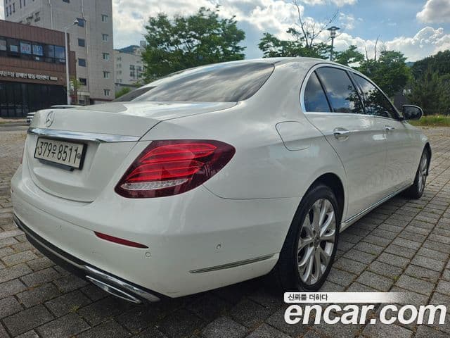 Mercedes-Benz E-Class 2019 — Şəkil 7/20