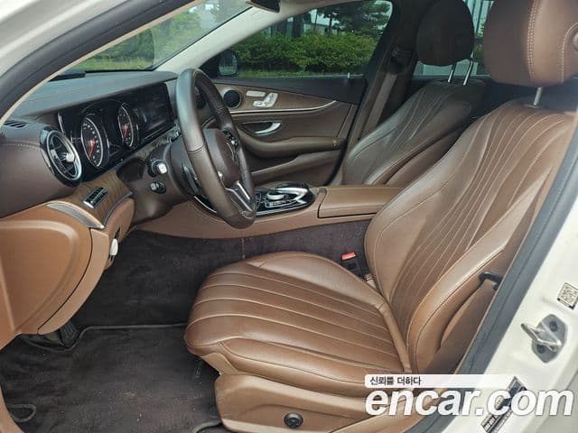 Mercedes-Benz E-Class 2019 — Şəkil 18/20