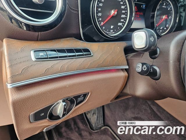 Mercedes-Benz E-Class 2019 — Şəkil 19/20