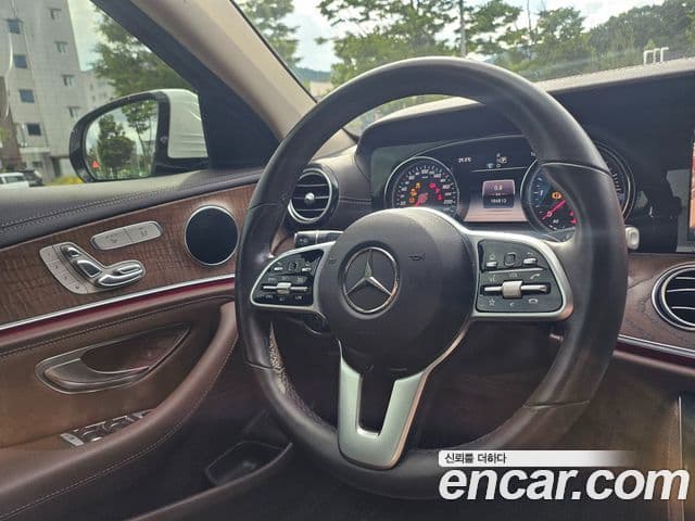 Mercedes-Benz E-Class 2019 — Şəkil 12/20