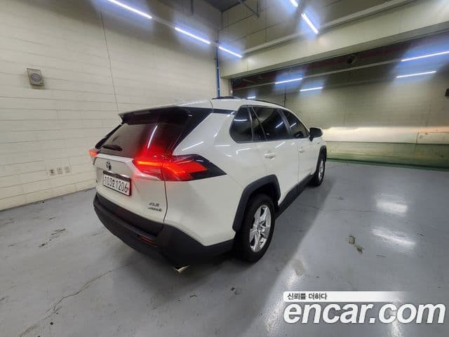 Toyota RAV4 2020 — Фото 3/20