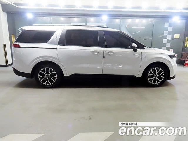 Kia Carnival 2022 — Фото 3/20