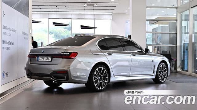 BMW 7 Series 2020 — ფოტო 15/18