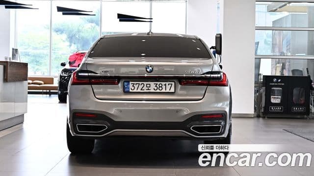 BMW 7 Series 2020 — ფოტო 16/18