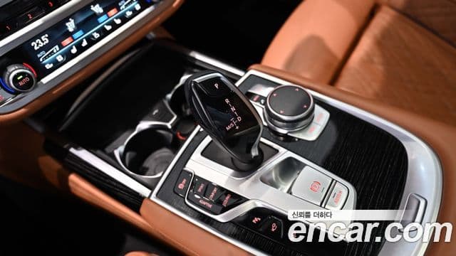 BMW 7 Series 2020 — ფოტო 13/18