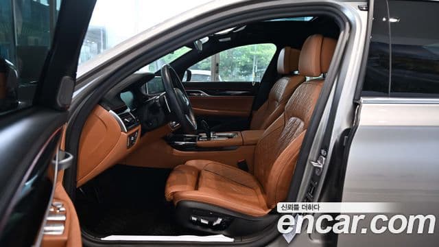 BMW 7 Series 2020 — ფოტო 17/18