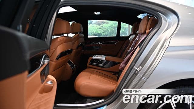 BMW 7 Series 2020 — ფოტო 9/18