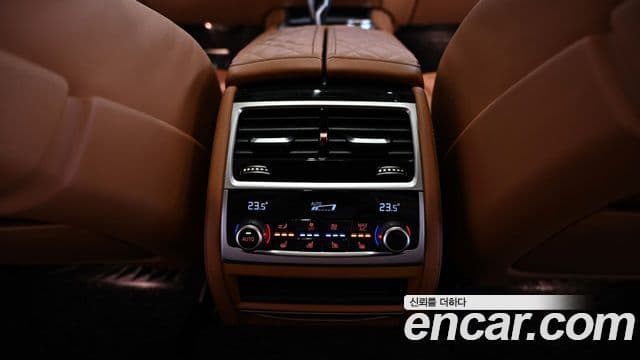 BMW 7 Series 2020 — ფოტო 8/18