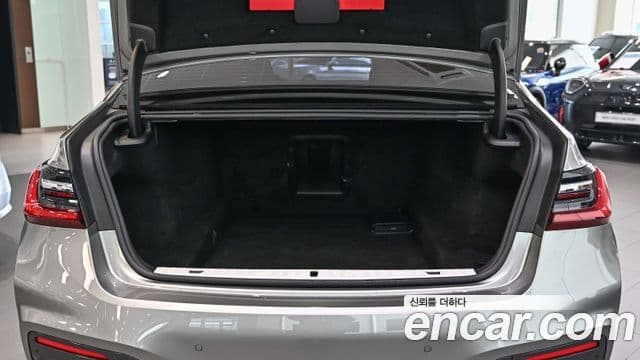 BMW 7 Series 2020 — ფოტო 14/18