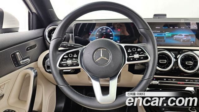 Mercedes-Benz A-Class 2019 — Şəkil 13/20