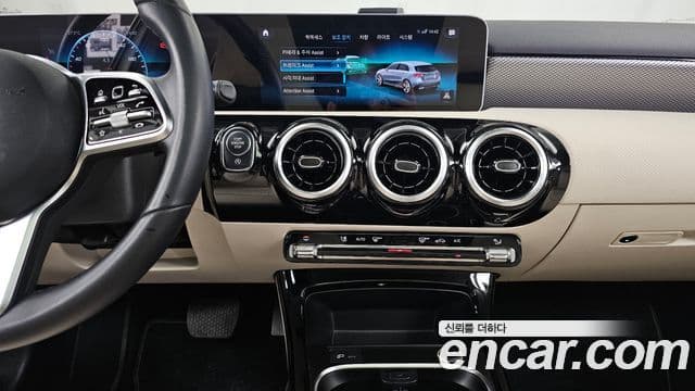 Mercedes-Benz A-Class 2019 — Şəkil 15/20