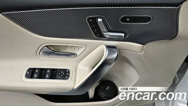 Mercedes-Benz A-Class 2019 — Photo 9/29