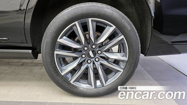 Cadillac Escalade 2021 — Photo 28/34